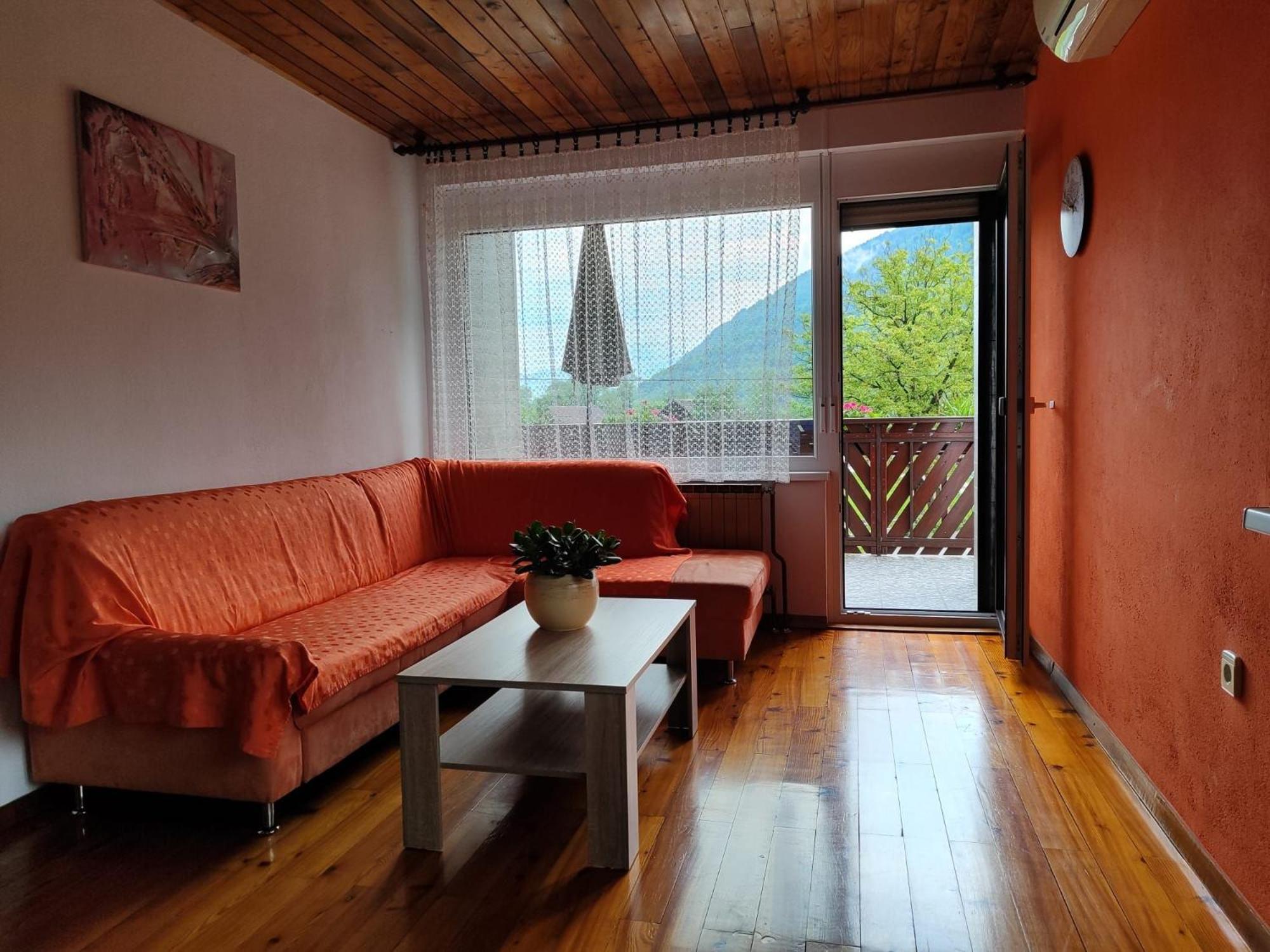 Apartment Kolman Tolmin Exteriör bild